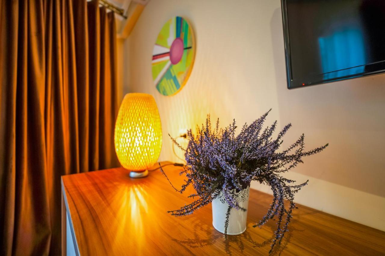 Hotel Bucur 9 Bucarest Esterno foto